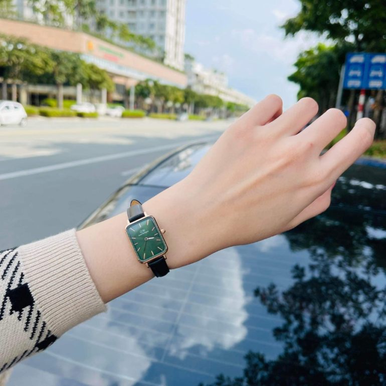 Daniel Wellington Quadro Pressed Melrose Emerald Green Dial Black Leather Strap Watch For Women - DW00100446