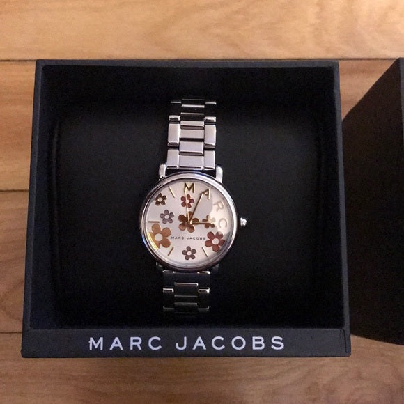 Marc Jacobs Classic White Dial Silver Steel Strap Watch for Women - MJ3581