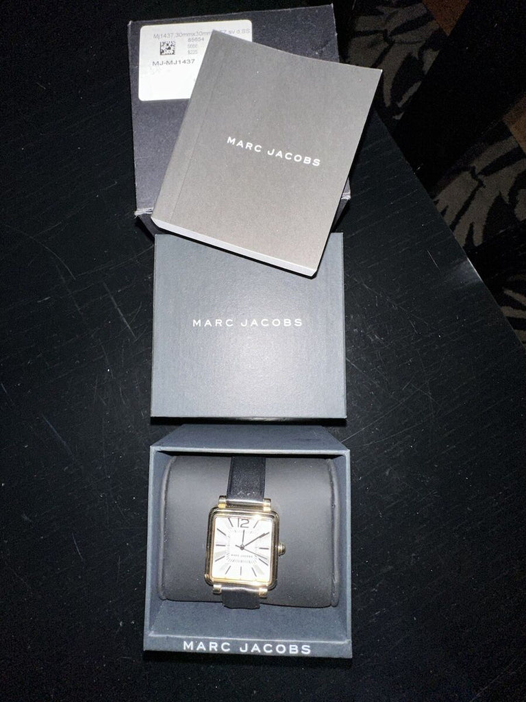 Marc Jacobs MJ1437 Vic Quartz Women's Watch – Silver Dial & Black Leather Strap