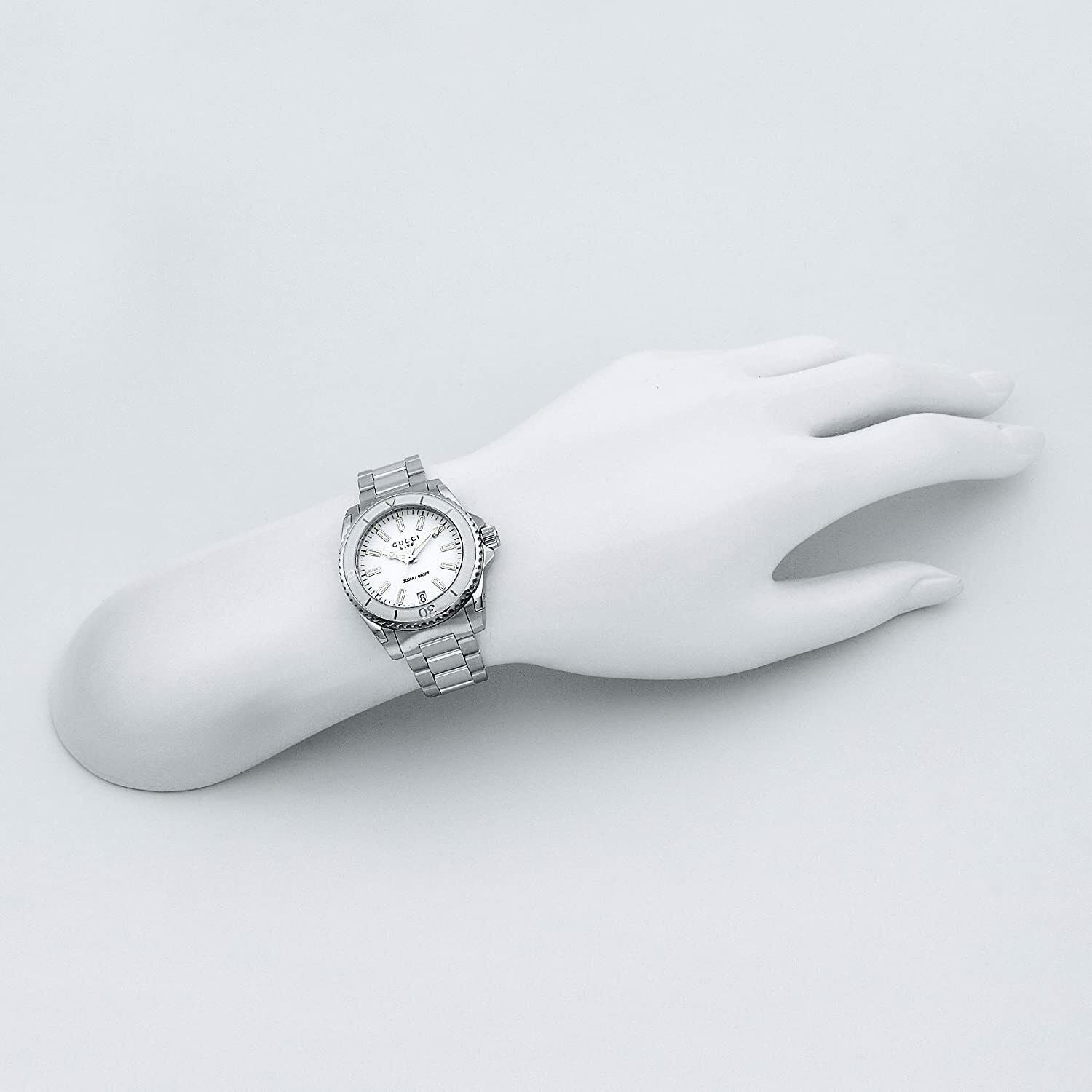 Gucci Dive Quartz White Dial Silver Steel Strap Unisex Watch - YA136402