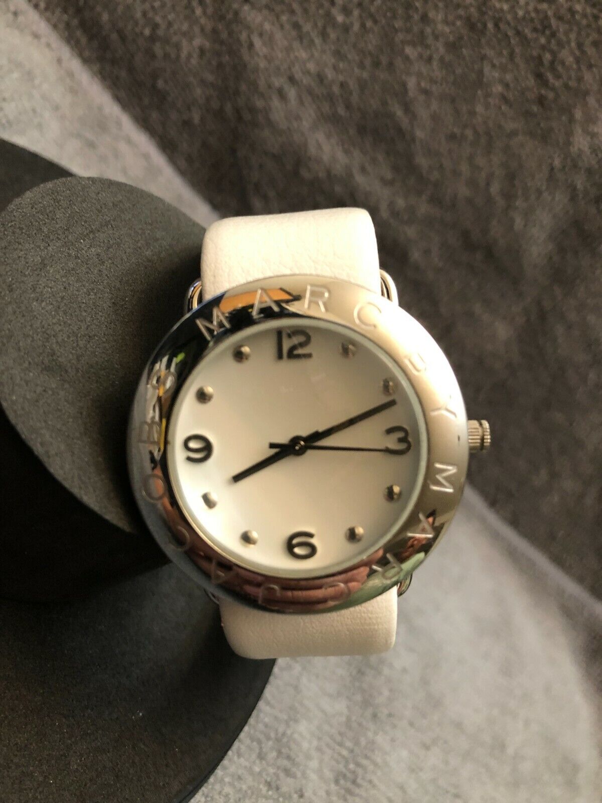 Marc Jacobs Amy White Dial White Leather Strap Watch for Women - MBM1136
