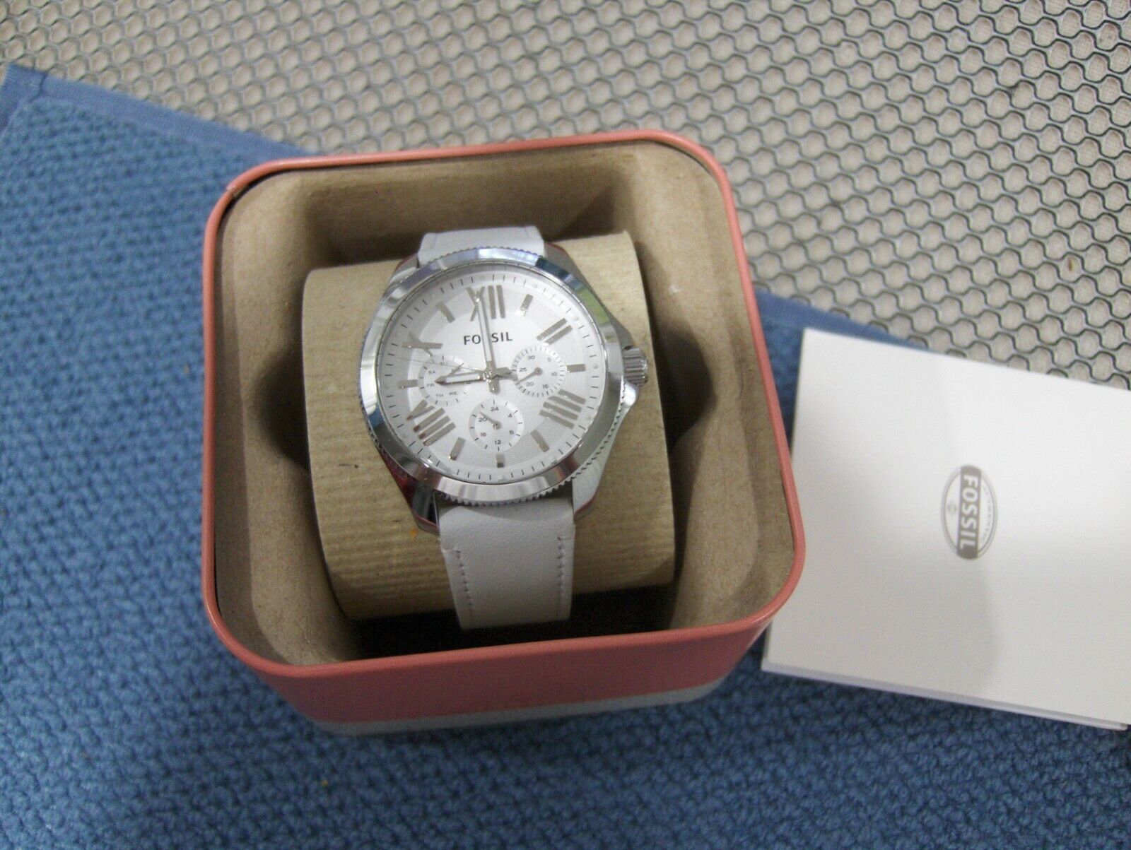 Fossil Cecile White Dial White Leather Strap Watch for Women - AM4484